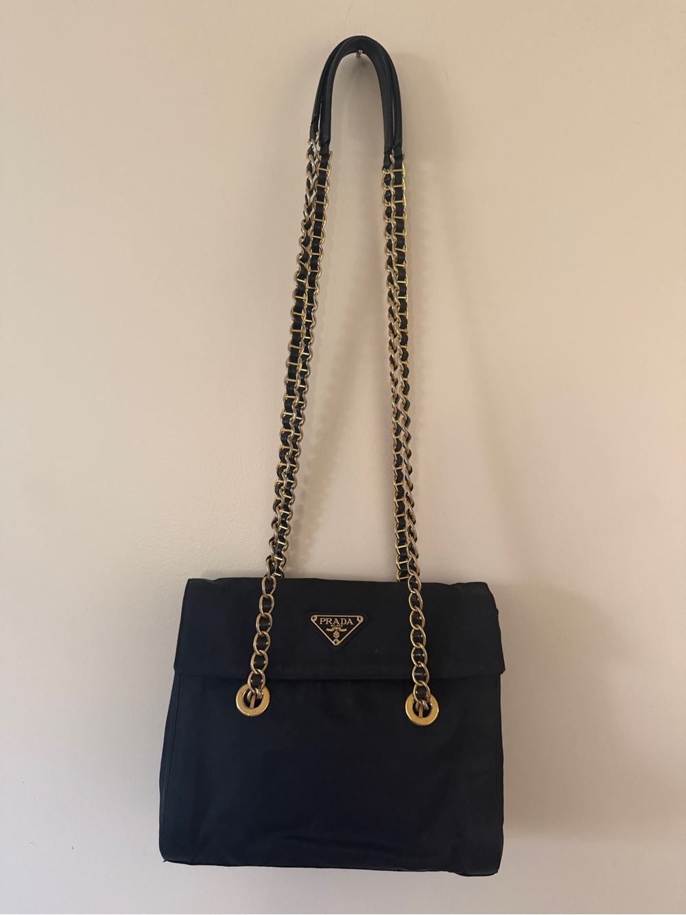 Prada Tessuto Nylon Chain
Shoulder Bag Black Triangle
Logo Pre-owned Auth VTG